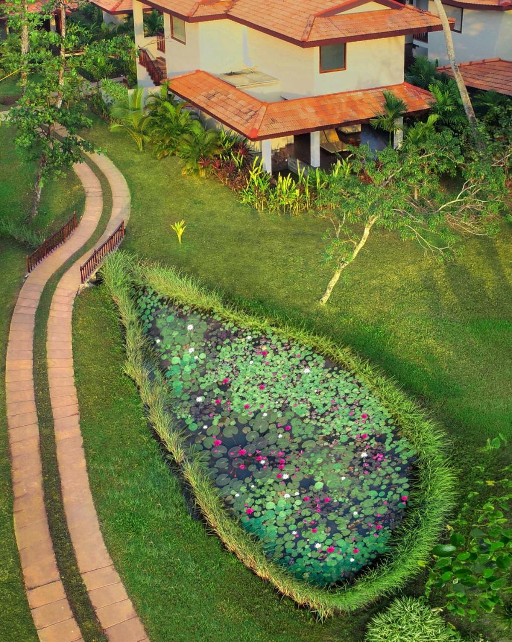 Niraamaya Wellness Retreats Backwaters And Beyond Kumarakom Exterior photo